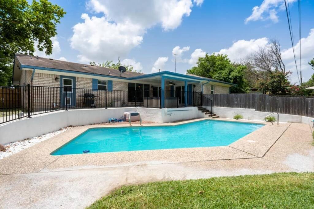 The Breezy Blue View With Hot Tub And Pool Villa Killeen Exterior photo