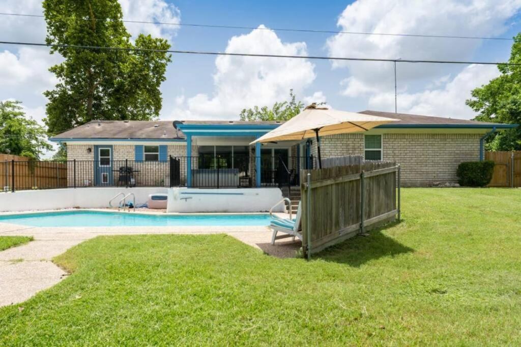 The Breezy Blue View With Hot Tub And Pool Villa Killeen Exterior photo